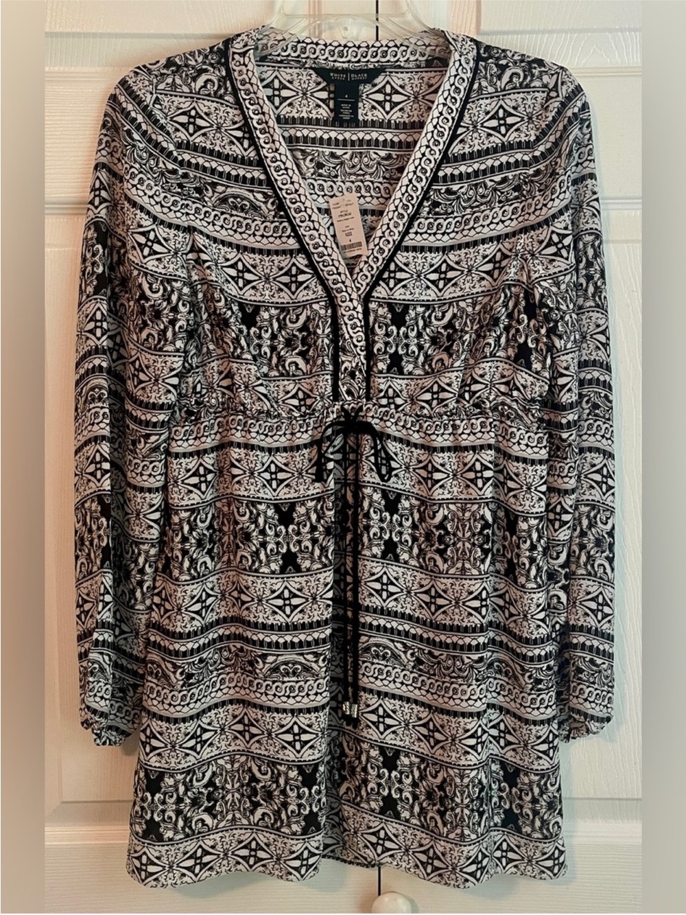 White House Black Market Refinery Empire Tunic Top Black White Size 4 NWT